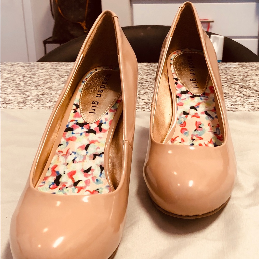 Women’s pump 8W nude